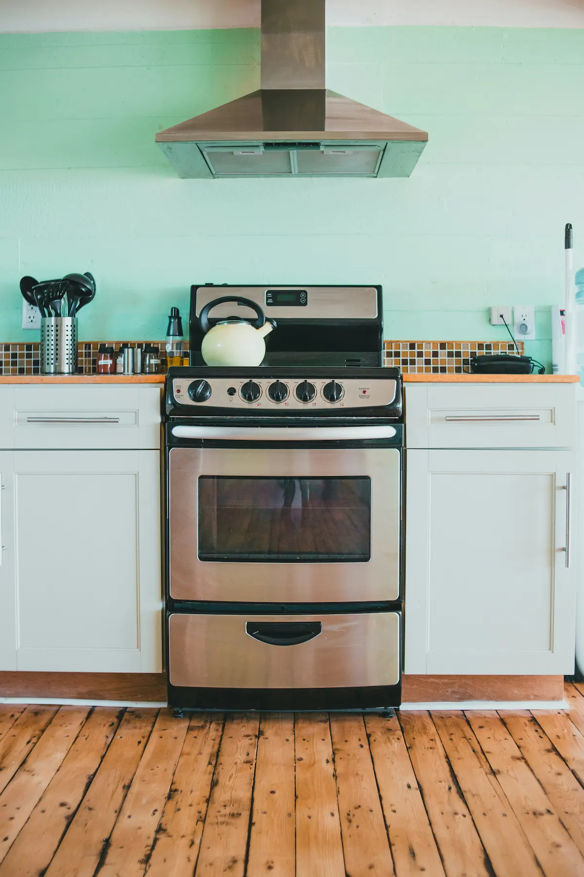 Oven repair completed in New York City by Elevate Repair technician